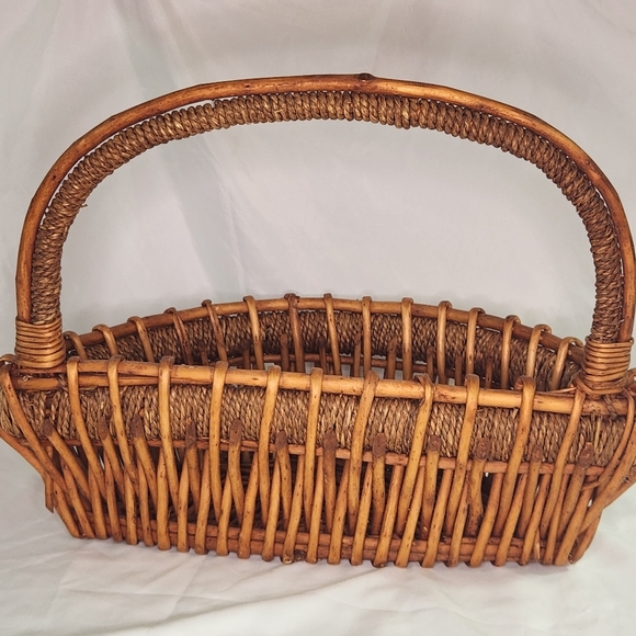 Wicker Rattan Multiuse Basket Flower Gathering Fruit Vegetable Wall Hanging - Picture 7 of 11